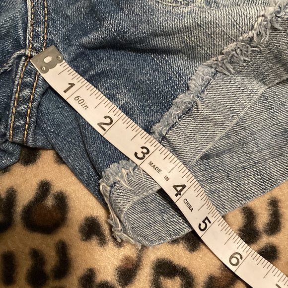 2 for $40 AMERICAN EAGLE Shorts Women’s Size 2 AEO Distressed Denim Jean Shorts - Picture 11 of 14